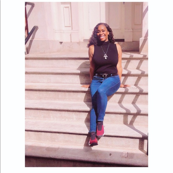 Meet your Posher, Danielle - Picture 3 of 6